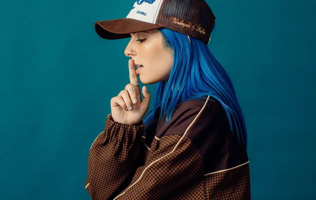 Iza M estrena “Playita”, el himno refrescante del verano