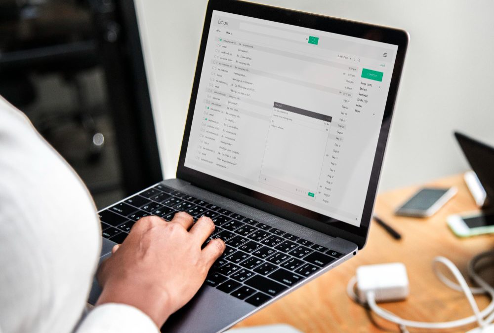 10 razones por las que tu bandeja de entrada está llena de spam o  estafas