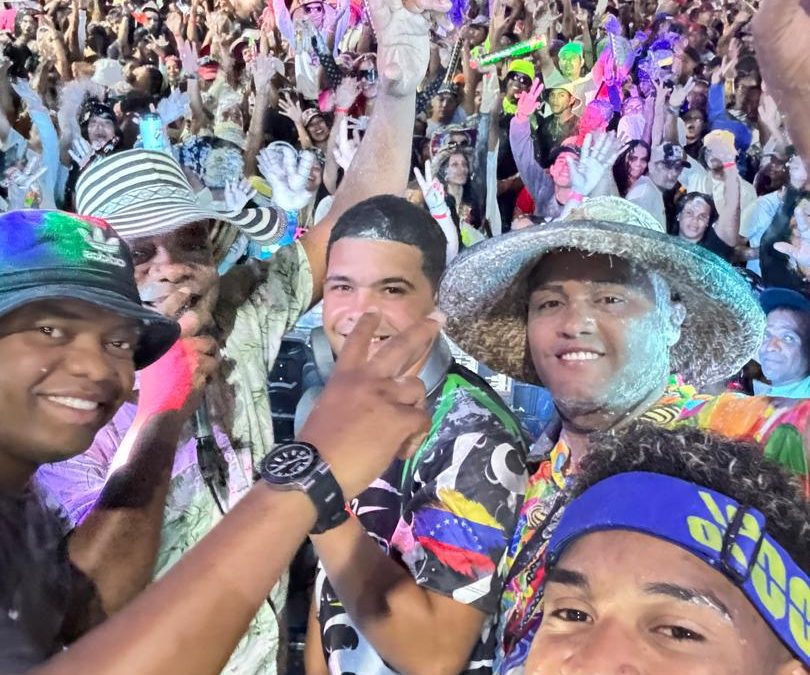 Los djs Richard y Yomer Batista pusieron a bailar a Mariche y Caucaguita en los carnavales 2026