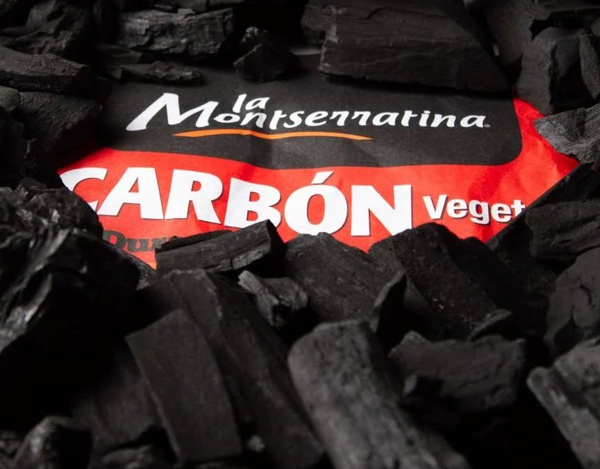 El arte del fuego: Tips para encender el carbón ecológico de La Montserratina