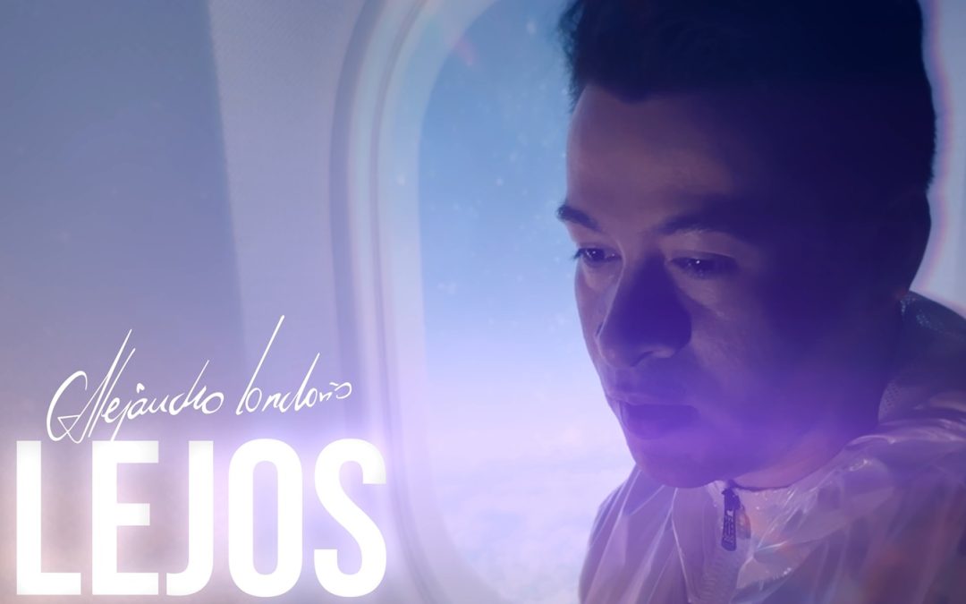 Alejandro Londoño transforma la nostalgia en cine musical con el lanzamiento del videoclip de “Lejos”