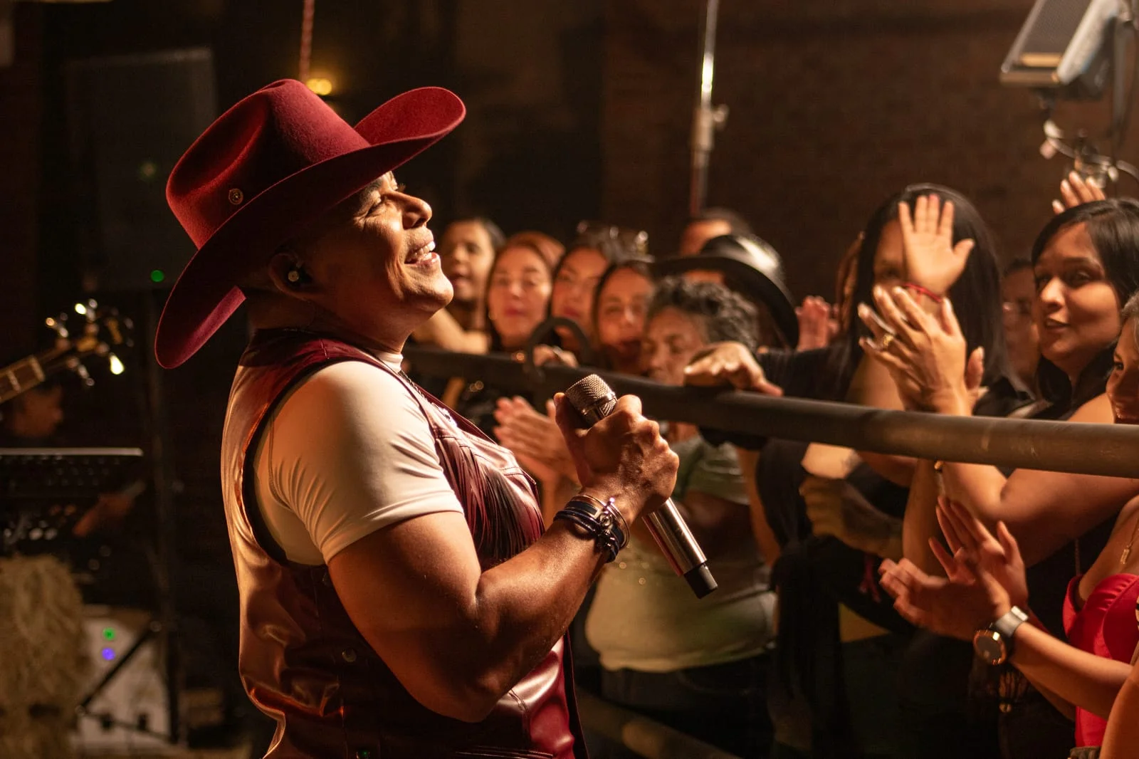 JC Rey presenta el sencillo “Eres una en un millón” con su característica esencia regional mexicana