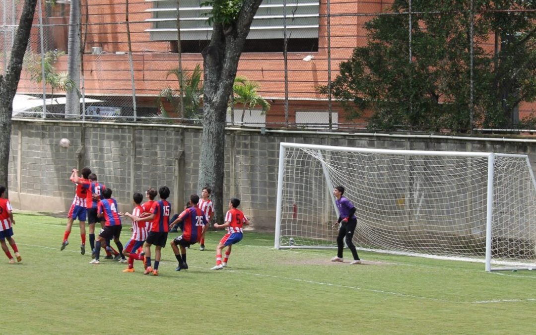 Colegio San Ignacio de Loyola respiró fútbol en el Día de las Madres con Diablitos™