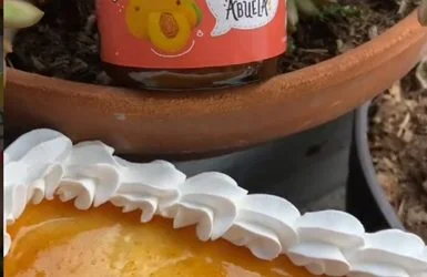 Torta de Durazno: Un tributo a la tradición con el toque de Secretos de la Abuela