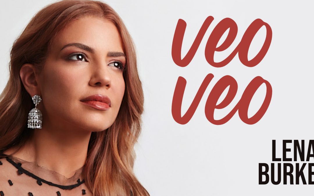 Lena Burke presenta “Veo Veo”, un himno para todos los que cargan su historia en una maleta.
