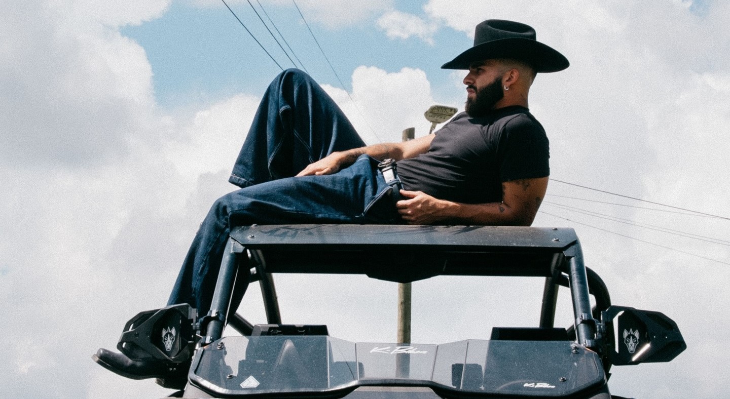 MANUEL TURIZO 04