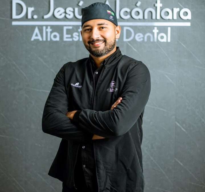 El odontólogo de las estrellas, Jesús Alcántara, se lanza como empresario marcando un nuevo estándar en salud oral