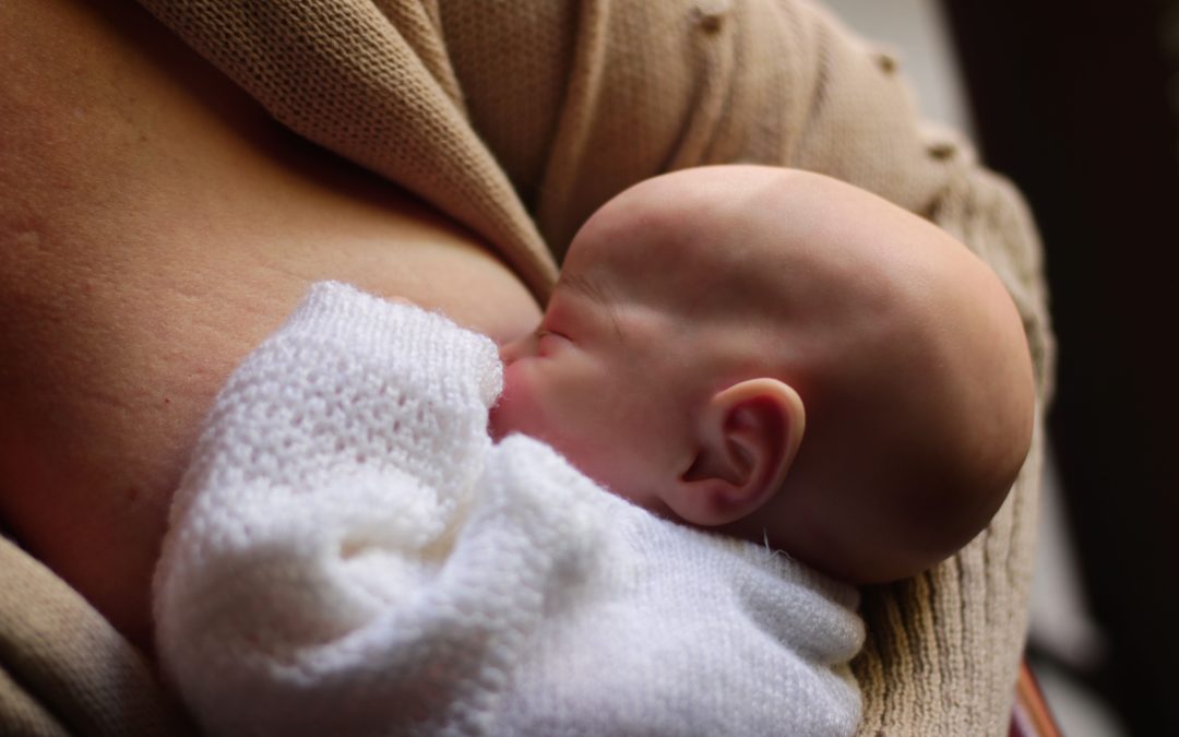Lactancia materna reduce hasta en 4,3 % el riesgo de cáncer de mama por año acumulado