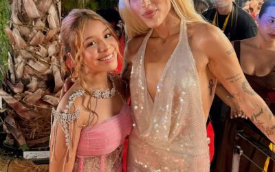 La cantante venezolana Anny deslumbra en la alfombra roja de los Premios Juventud 2026