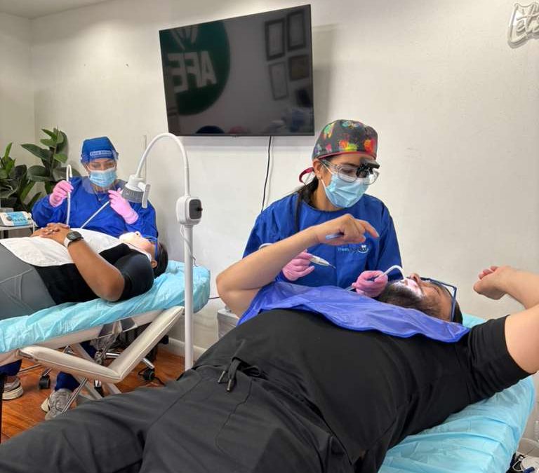 Más que una sonrisa: una alianza lleva atención dental gratuita a la comunidad de El Doral