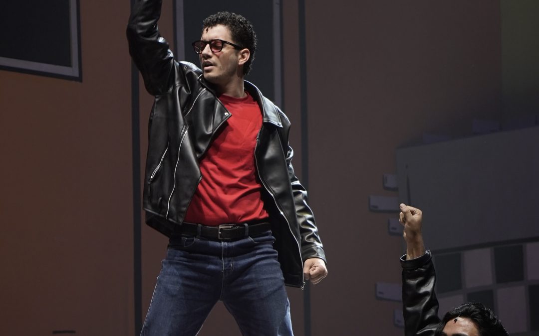 José David hace historia al convertirse en el primer venezolano en interpretar a Kenickie de Vaselina