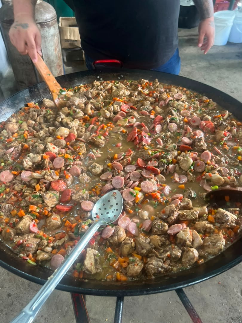 Platos calientes entregados por La Monserratina