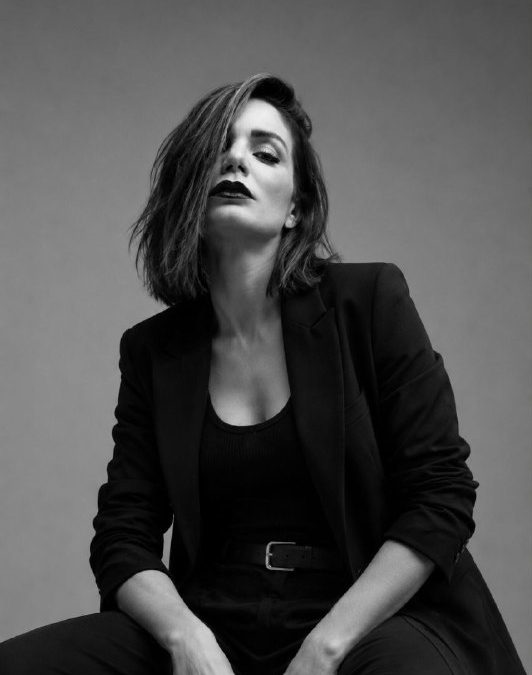 Elena estrena “Dime Cómo”: Un retrato íntimo sobre el maltrato psicológico, la supervivencia y el reencuentro propio